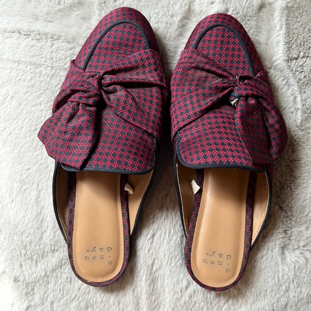 Target slides/clogs